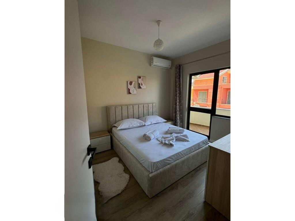 Jepet me qera apartament 2+1 prane Bulevardit! 700 € /Muaj