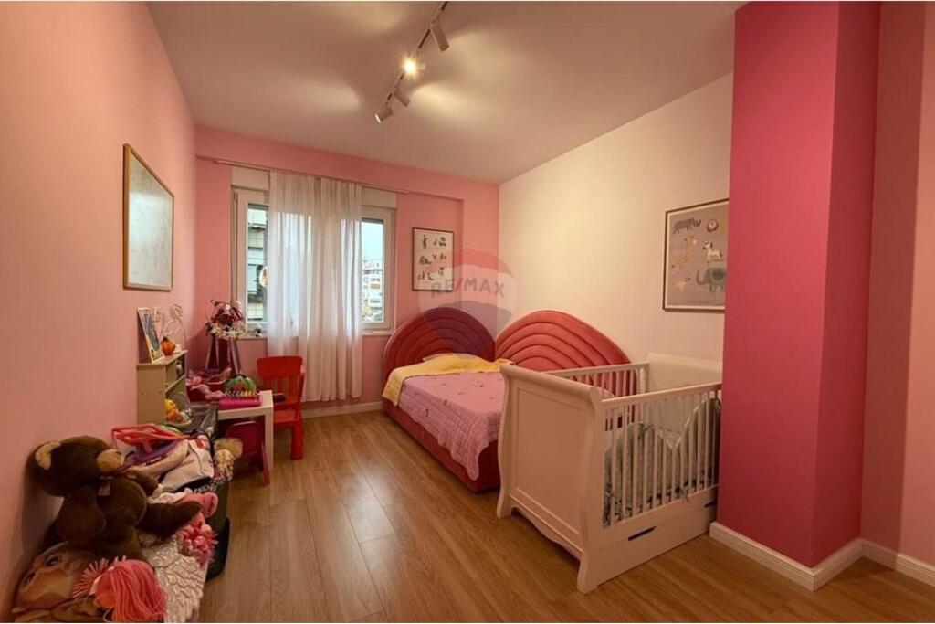 APARTAMENT 2+1 PER QERA TE RRUGA BARRIKADAVE