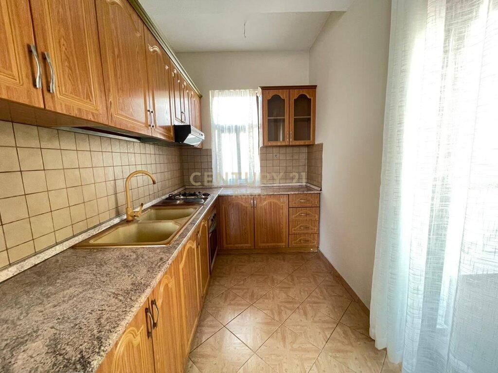 Apartament 1+1 për Qira – Rruga Haxhi Hysen Dalliu, pranë Bulevardit Zogu i Parë 550 € /Muaj