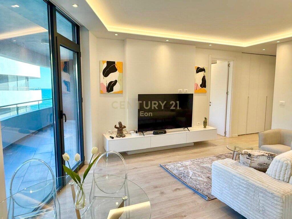 JEPET ME QIRA SUPER APARTAMENT 1+1 ME PAMJE DETI NE CURRILA! 900 € /Muaj