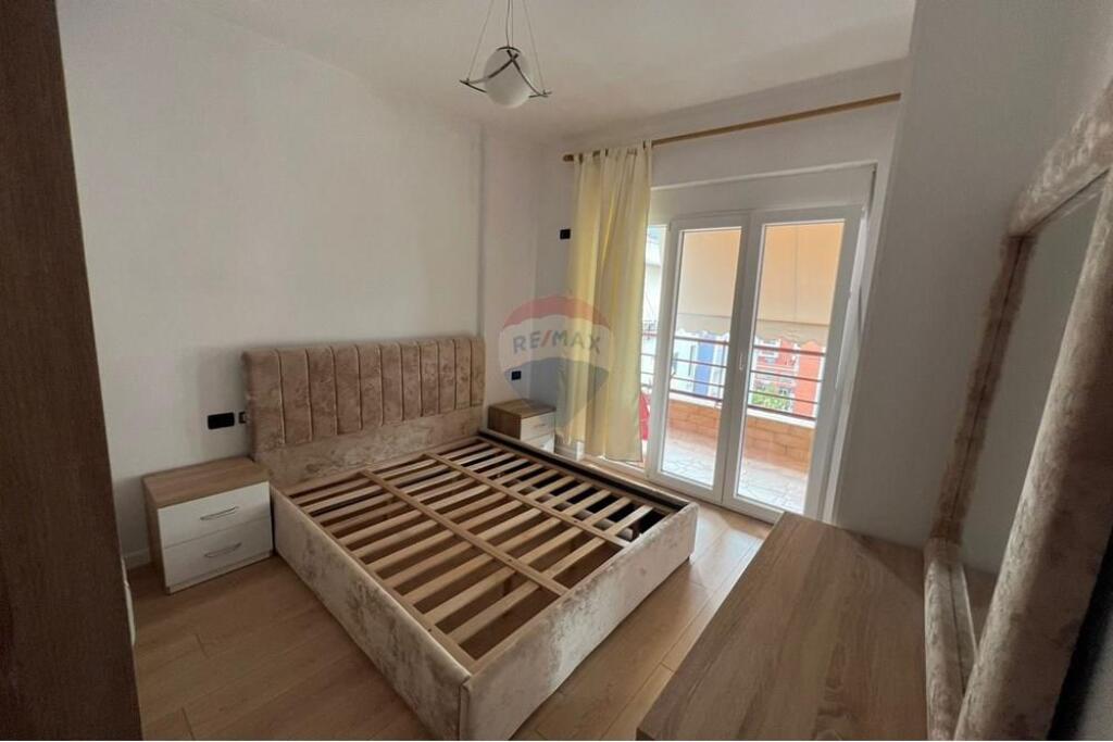 APARTAMENT 1+1 ME QIRA , RRUGA E KAVAJES !