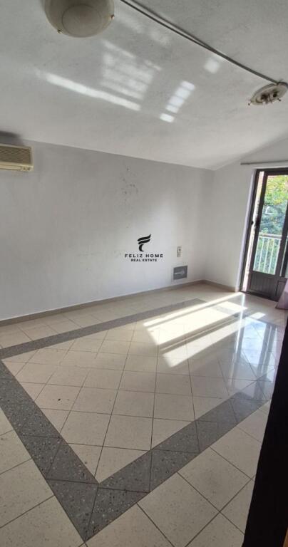 VILE ME QERA 240 M2 RRUGA E DIBRES 1300 EURO