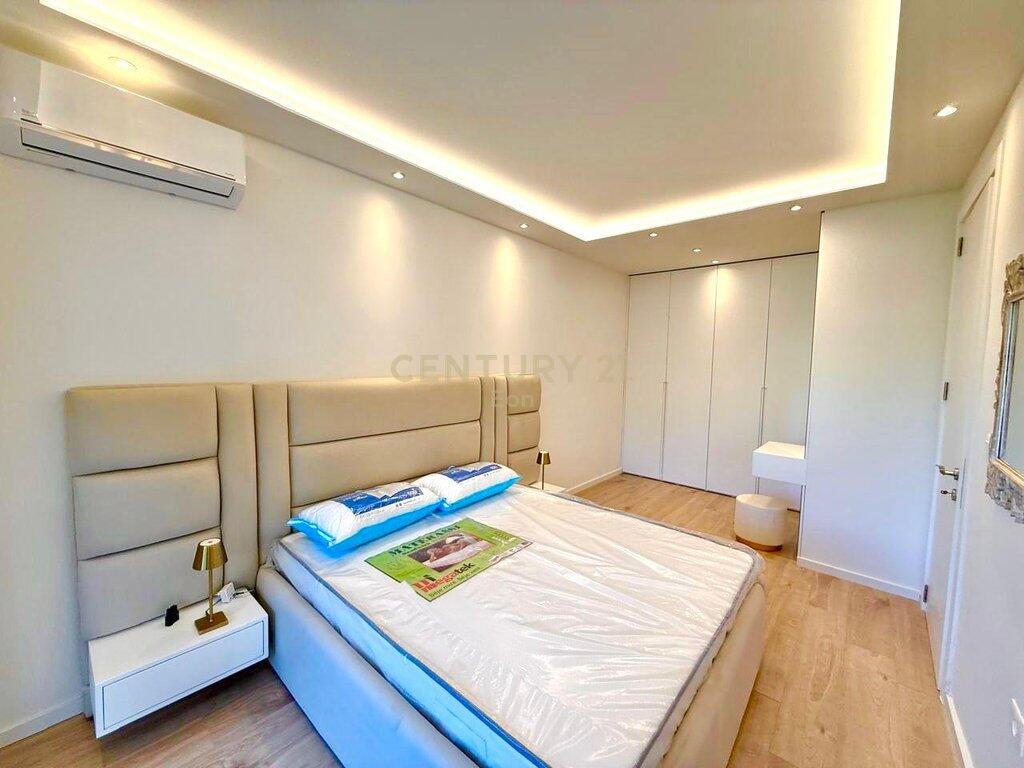 JEPET ME QIRA SUPER APARTAMENT 1+1 ME PAMJE DETI NE CURRILA! 900 € /Muaj