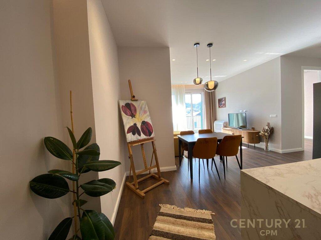 IN THE MUNICIPALITY OF PARIS WE RENT A LUXURY APARTMENT 2+1+2