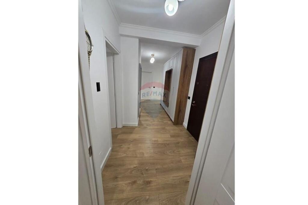 Shitet Apartament 3+1+2 në Astir !