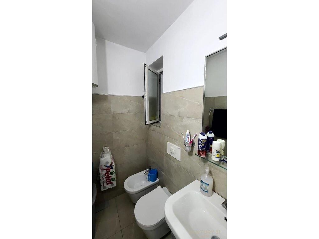 Apartament 2+1 Me Qira në Rruga Barrikadave, Tiranë - 900€ | 78 m²