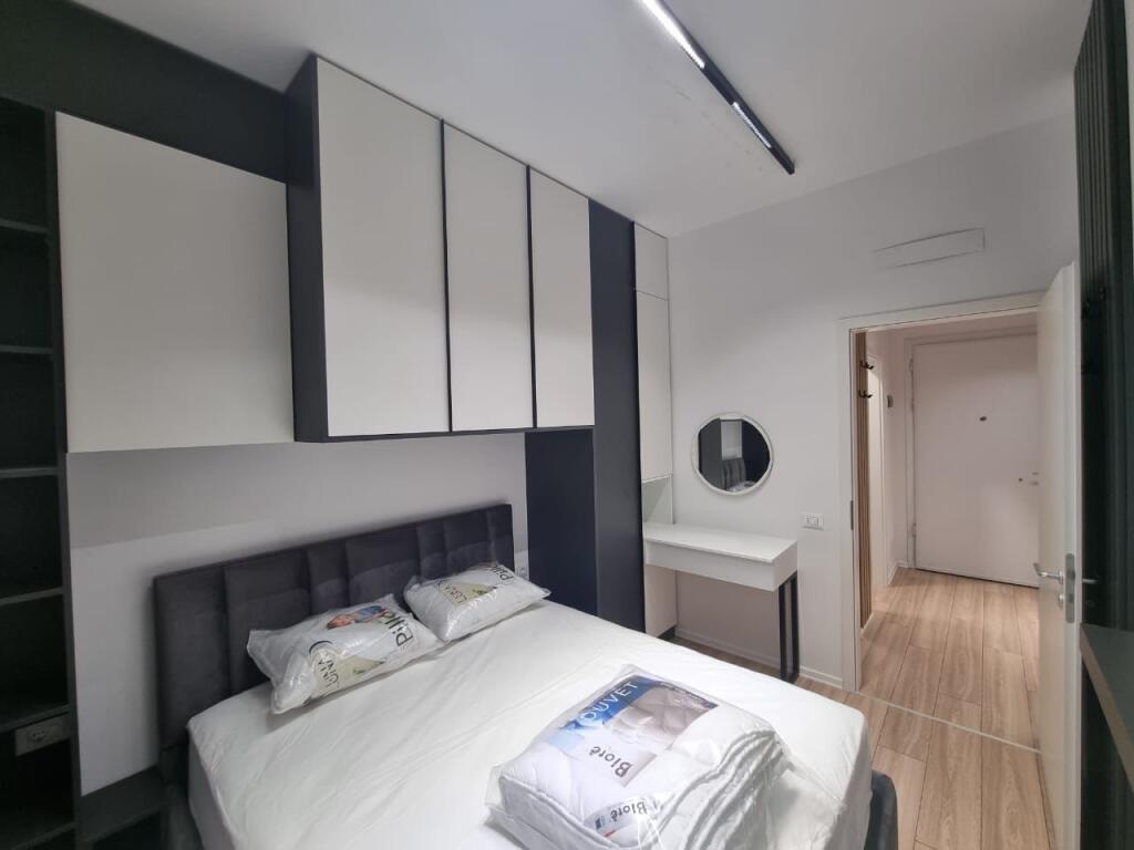 📣 QERA SUPER Apartament 1+1 📍 Kompleksi Mangalem 21, Ali Dem ✨  🏢 Ndertim i Ri  🪜 Kati 8 (Me Ashensor)  🛋️ Mobiluar Me Kushte Bashkekohore   💶 Cmimi 400 Euro