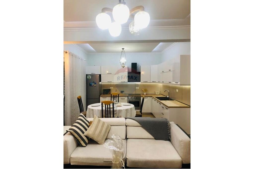 Apartament me Qira 2+1+2+Verande tek Rr. Durresit