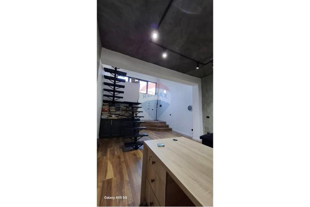 Office for rent in the Paris Commune area.