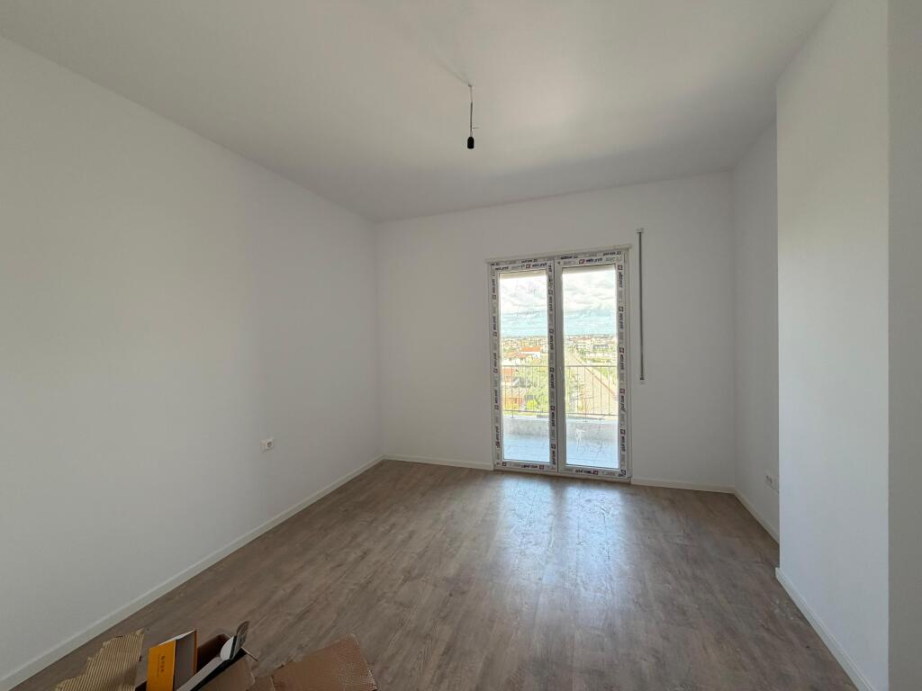 Apartament 2+1 per shitje ne Kamez.