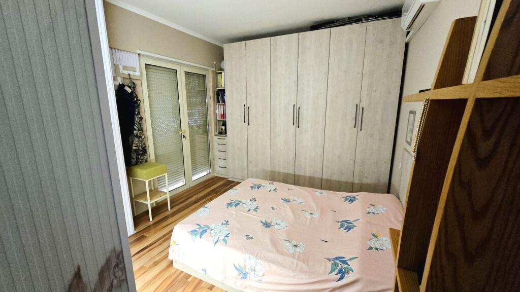 3+1,i mobiluar te liqeni i thate,cmimi 1400 euro me post parkimi