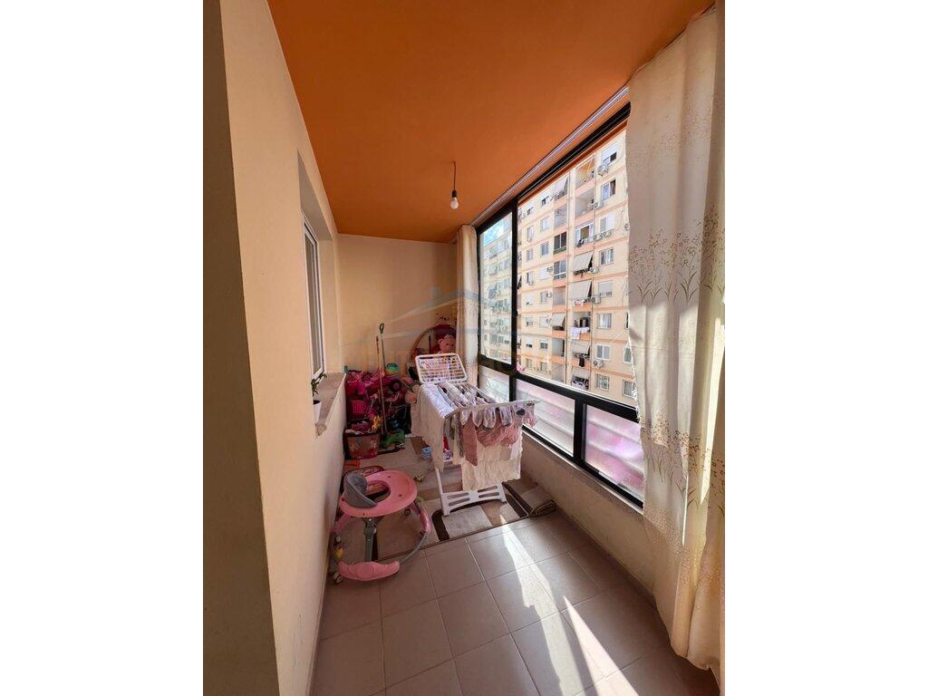 Shitet, Apartament 2+1+2, Unaza e Re, Tiranë.