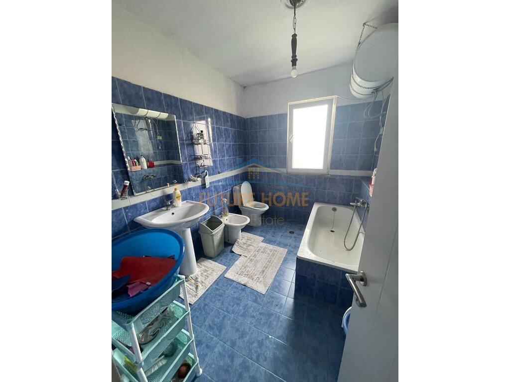 Disponojme apartament 3+1 per shitje, Shkolla e Bashkuar, Tirane.