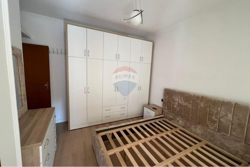 APARTAMENT 1+1 ME QIRA , RRUGA E KAVAJES !