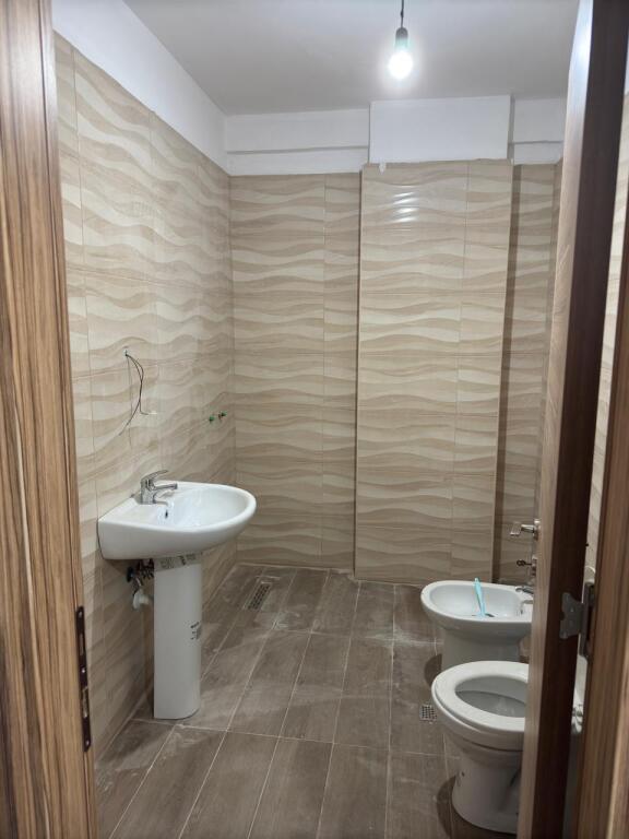 Apartament 2+1 me Qera tek 5 Maji