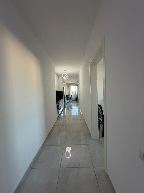 Shitet Apartament 2+1 ne – Kamëz (Pranë Rrethrrotullimit të Bathores)
