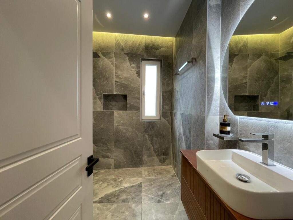 2+1 apartment for sale at River Rsd/Astir.