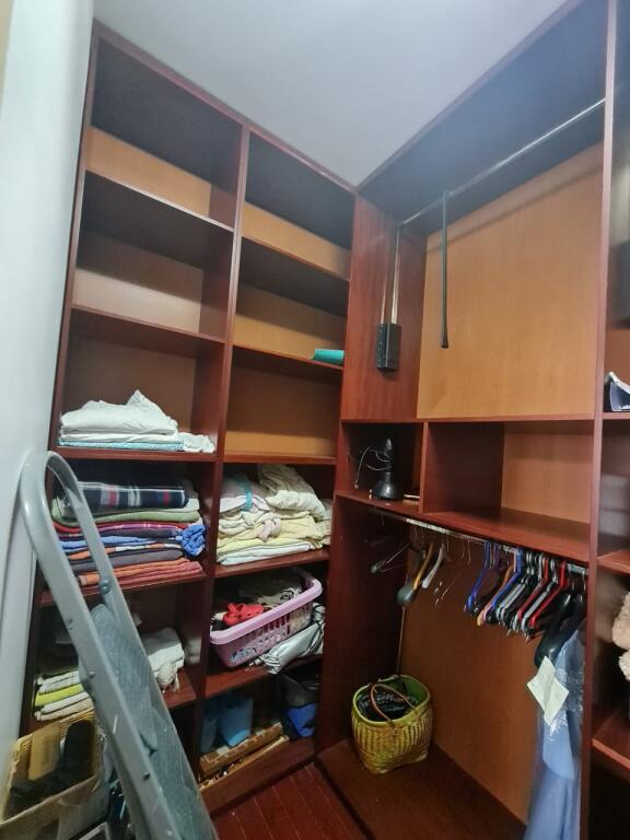 Jepet me qera 3+2 mobiluar ashensor liqeni that 900 eu