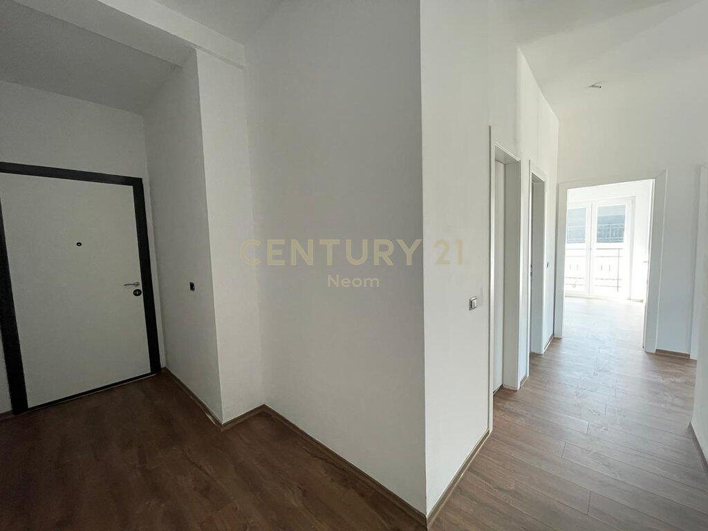 SHESIM APARTAMENT 2+1+2, PORTA TIRANA E RE!
