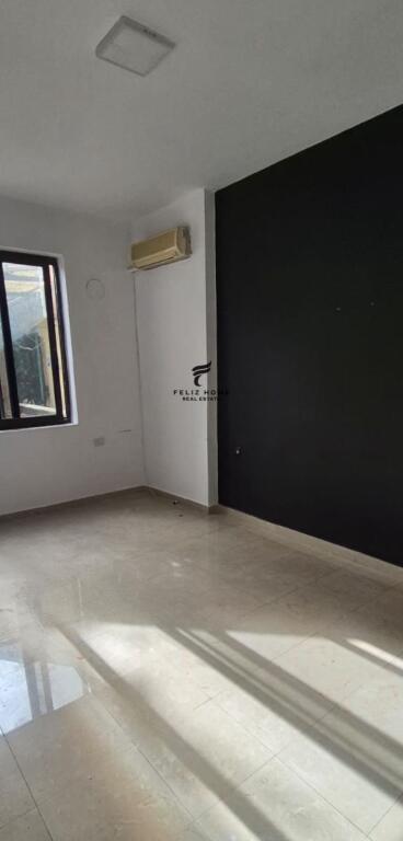 VILE ME QERA 240 M2 RRUGA E DIBRES 1300 EURO