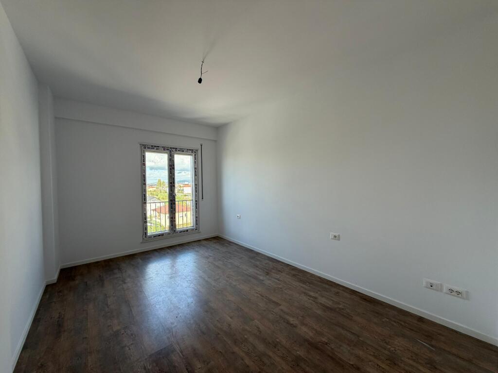 Apartament 2+1 per shitje ne Kamez.