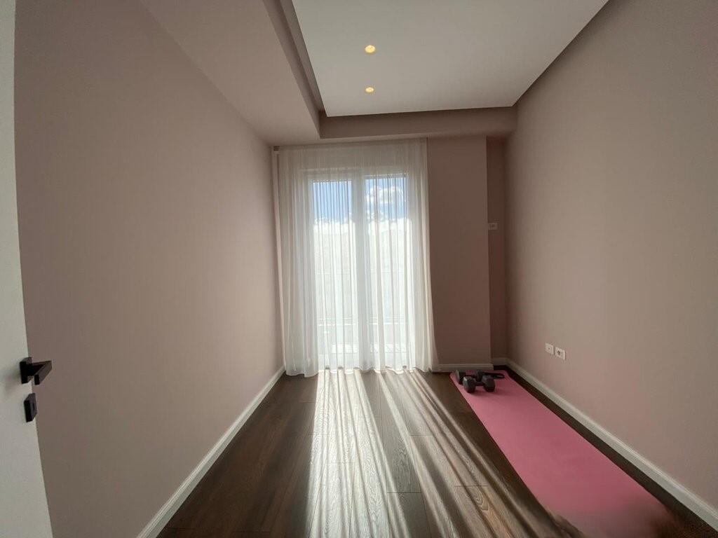 APARTAMENT LUKSOZ 2+1+2 ME QIRA – KOMUNA E PARISIT