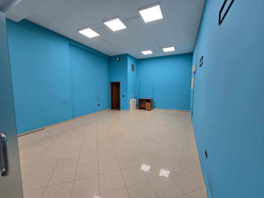 📌Locale Commerciale in Affitto – Di fronte a Delijorgji, Piano 0