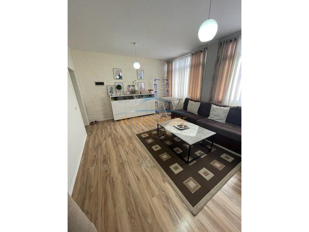 Shitet, Apartament 3+1,Shkolla e Bashkuar, Tirane