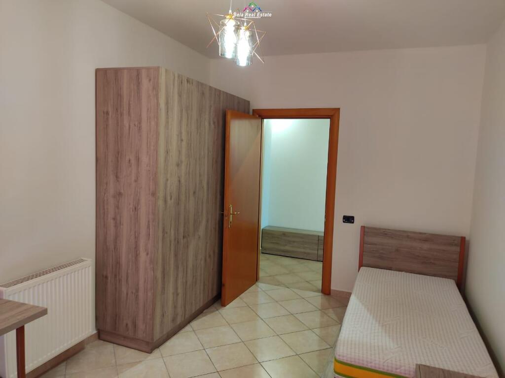 Apartament Me Qera 3+1+2 Tek Komuna e Parisit (ID B230122) Tirane.