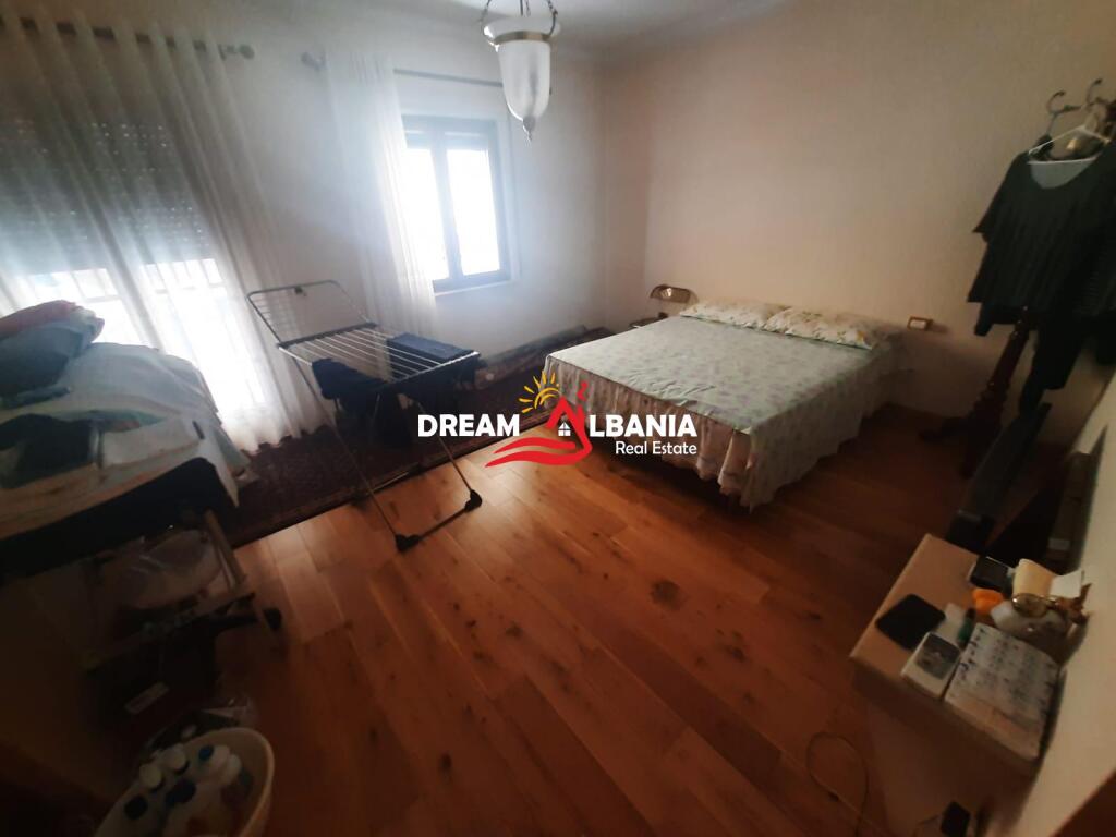 Apartamente 3+1 me qera ne qender ne Tirane (ID4231282 )