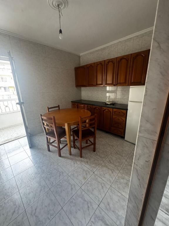 Jepet me qira apartament 2+1 ne Laprake!