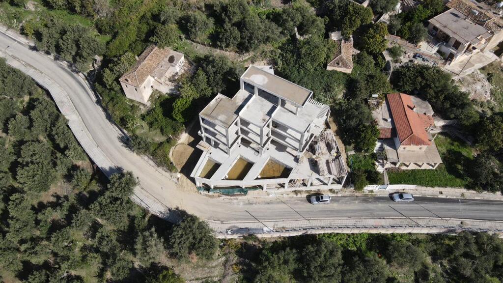 Apartament Me Pishine Per Shitje Ne Radhime