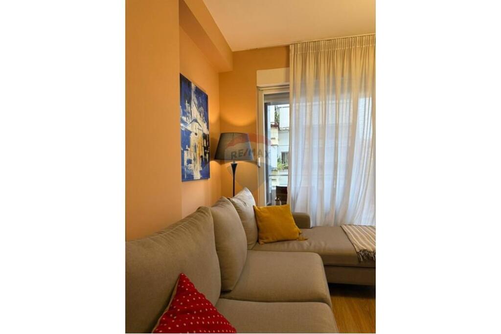 APARTAMENT 2+1 PER QERA TE RRUGA BARRIKADAVE