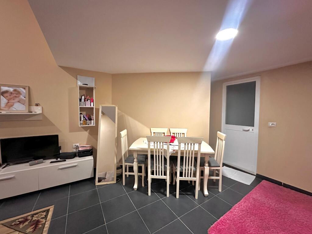 Shitet, Duplex, Liqeni i Thatë, Tiranë