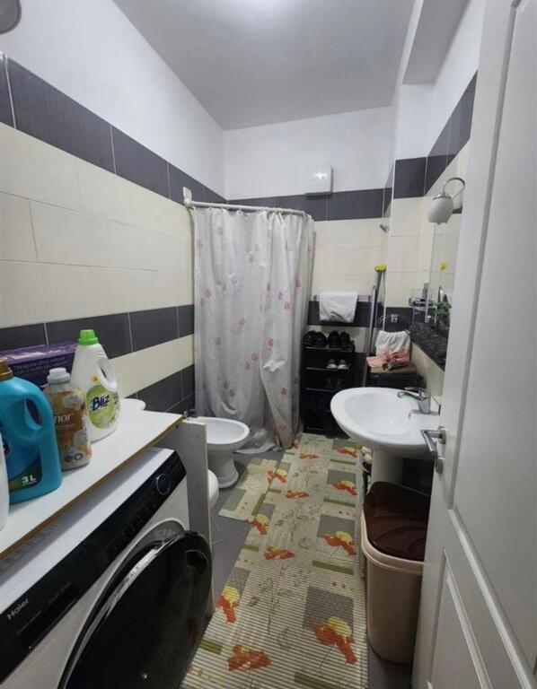 Jepet me qera Apartamenti 2+1+2 , Fresk prane restorant qesarake , 450 mije leke