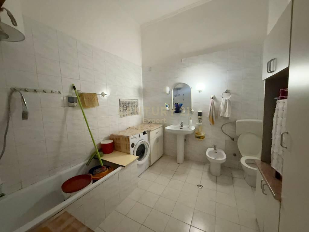 APARTAMENT 3+1 PER QIRA TEK SHALLVARET!
