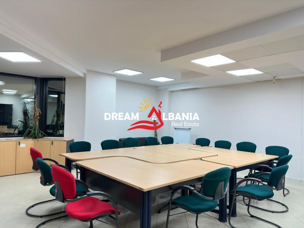 Ambiente ufficio in affitto, Torri Gemelle (ID 42611378)