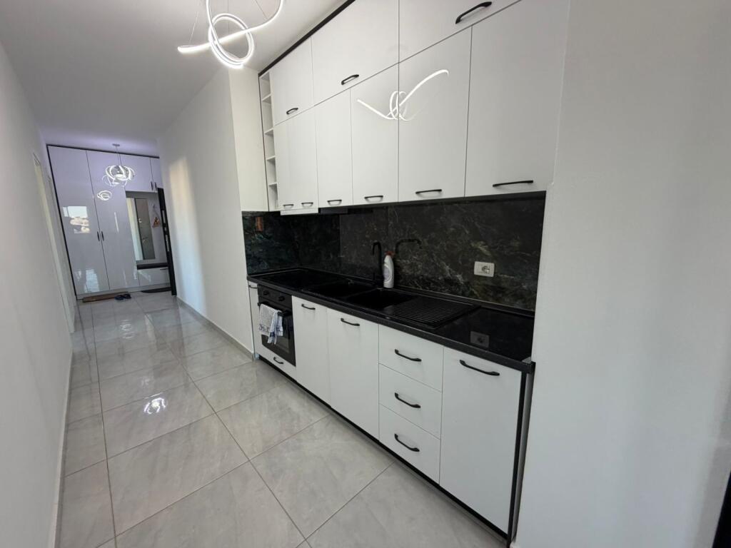 Shitet Apartament 2+1 ne – Kamëz (Pranë Rrethrrotullimit të Bathores)
