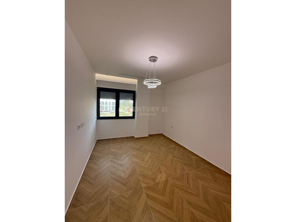 2 office spaces are given in the Oasis Residence in Astir .