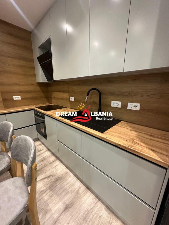 Super Apartament 1+1+Post Parkimi me Qera tek Pazari i Ri, Prane Shkolles Kuqe ne Tirane(ID 42111170)