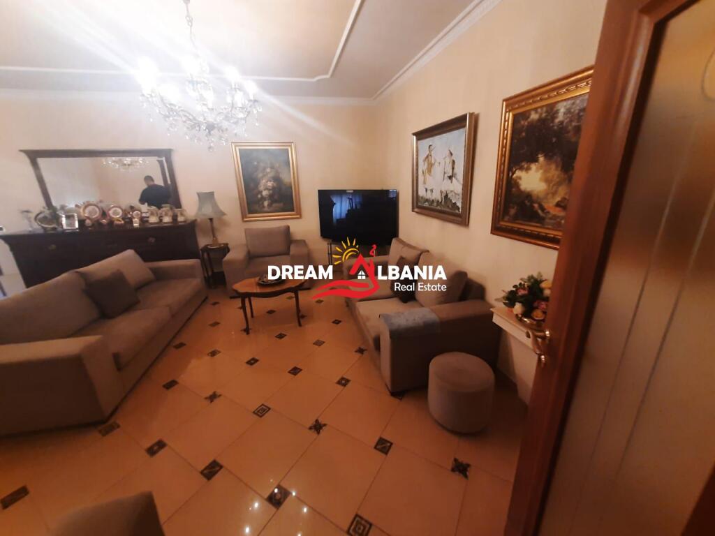 Apartamente 3+1 me qera ne qender ne Tirane (ID4231282 )