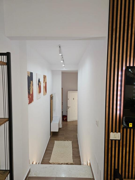 Jepet me qera apartament modern 1+1 prane fakultetit te Inxhinierise se Ndertimit
