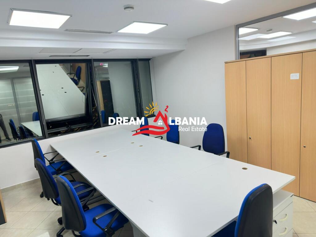 Ambiente ufficio in affitto, Torri Gemelle (ID 42611378)