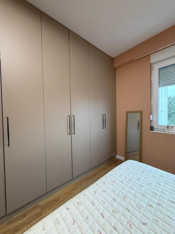 Apartament 2+1 per qira tek Rruga e Barrikadave