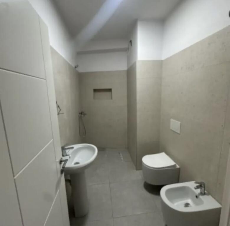 Apartament 2+1 per shitje ne Astir me parkim te perfshire