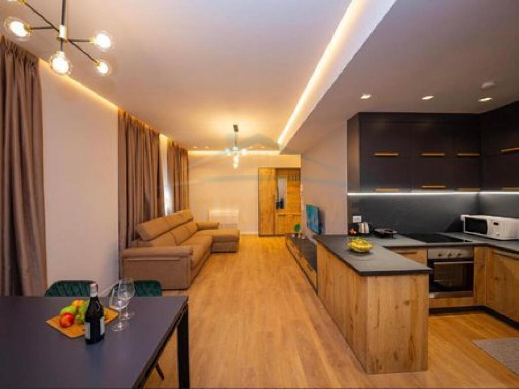 In vendita 3 appartamenti 1+1, Via Barrikadave, Centro.