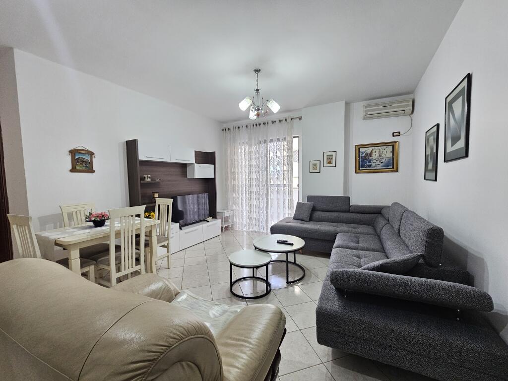 Jepet me Qera: 2+1 +2wc+2 ballkone 📍ASTIR -PRANË RRUGES KRYESORE  Kt.4  PALLAT I RI ME ASHENSOR . CMIMI : 50.000 LEKË/MUAJ  S.110m² ||  TOTALISHT E ARREDUAR.