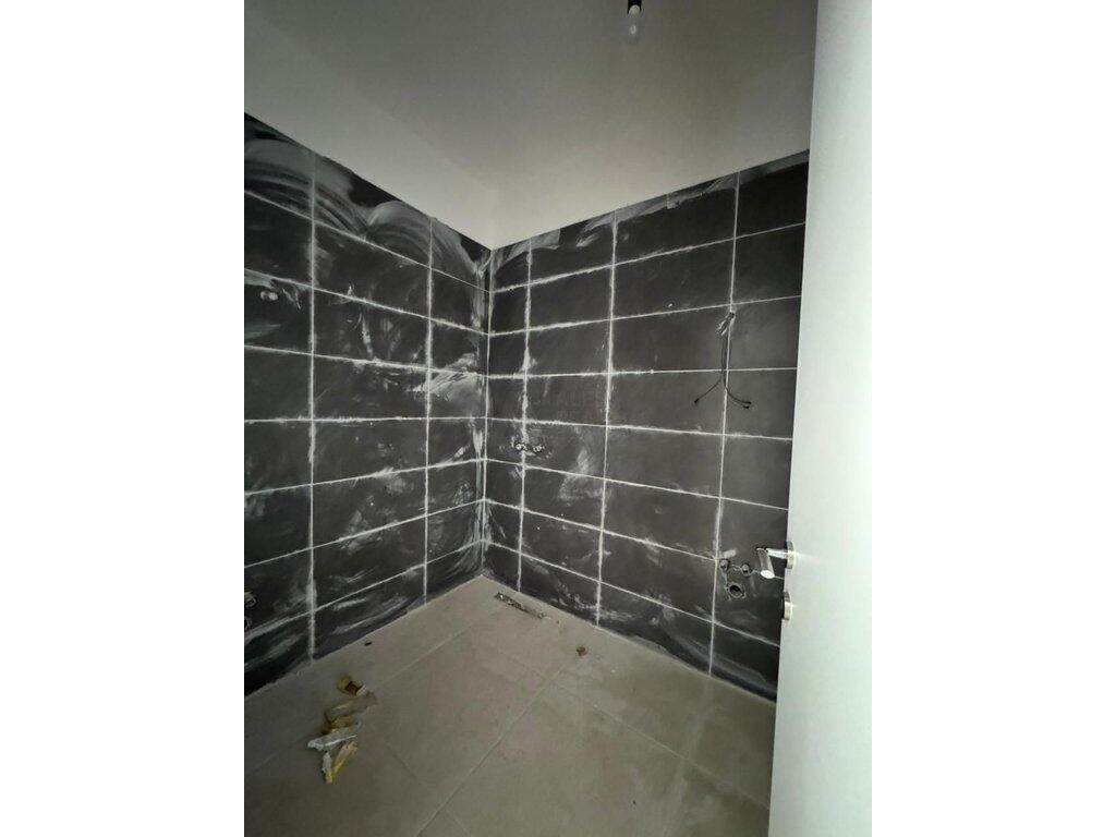 Shitet Apartament 1+1 tek Univers City