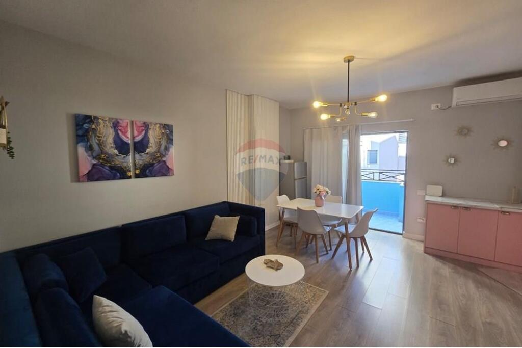 Apartament 2+1 me qira  Rruga Barikadave