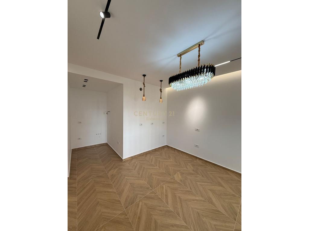 2 office spaces are given in the Oasis Residence in Astir .